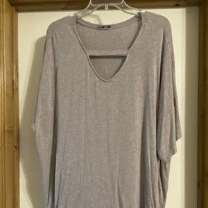 Womens top w,cut out, XL, soft, barely worn